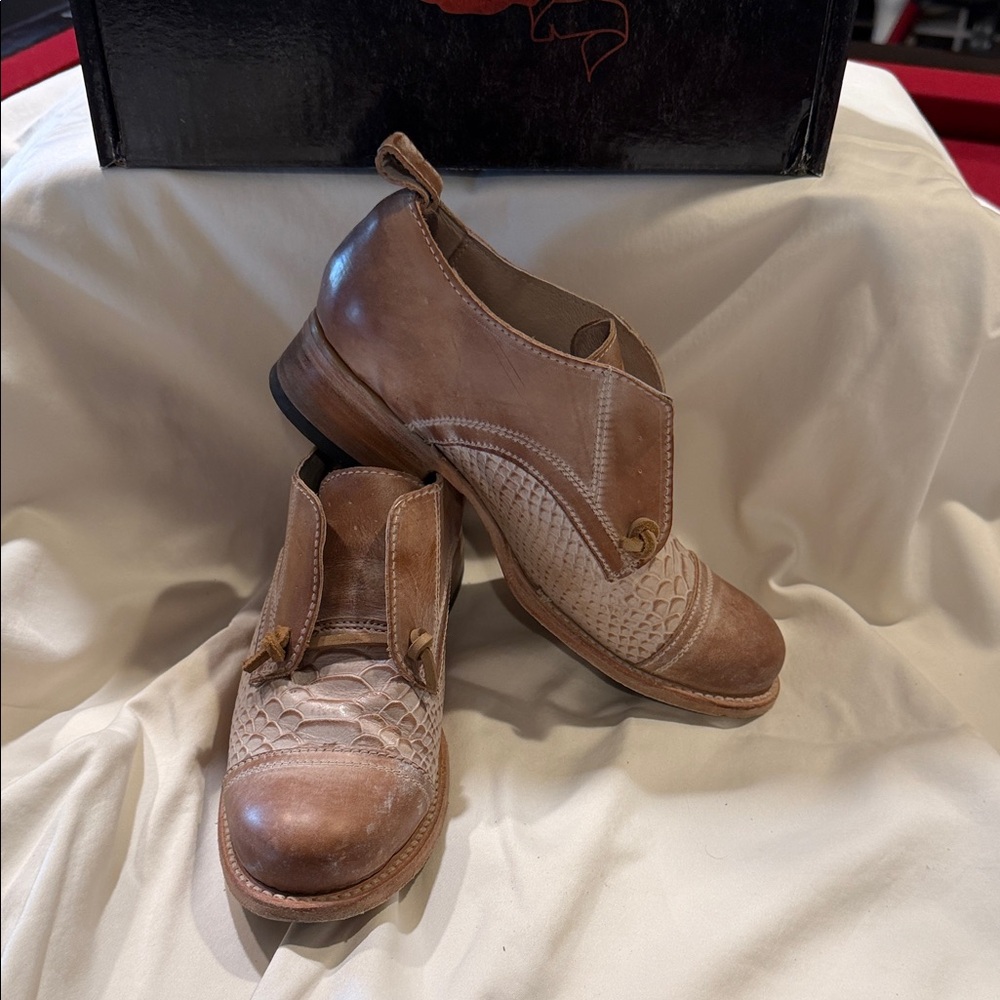 freebird women’s y Tan/Brown Leather Chukka Boots - Picture 2 of 4